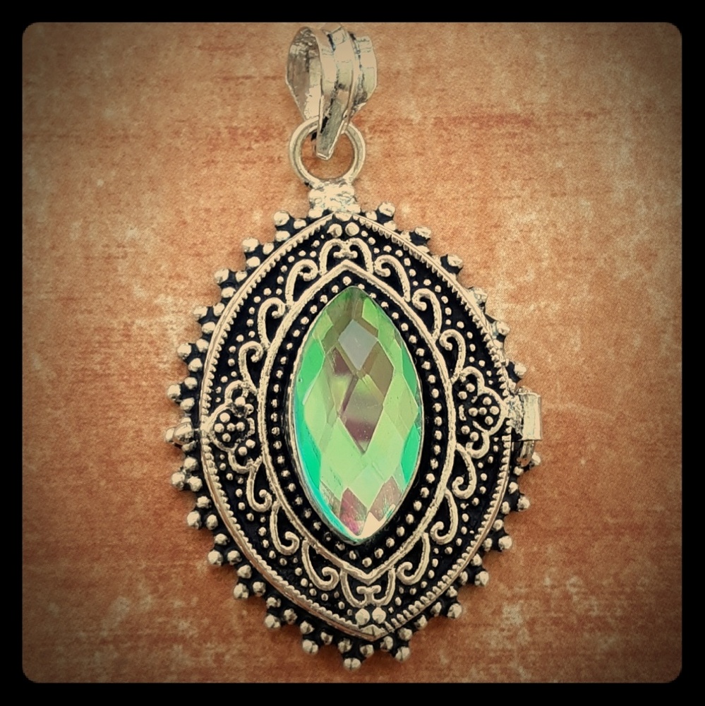 New Amazing Rainbow Topaz 925 Silver Poison Pendant.